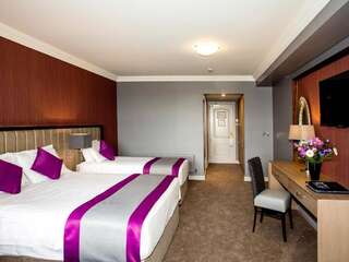 Отель Midlands Park Hotel Порт-Лиише Семейный номер (для 2 взрослых и 1 ребенка)-4